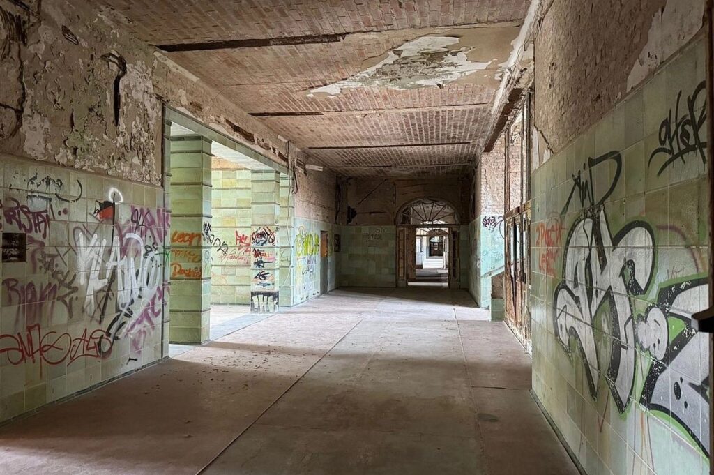 Beelitz-Heilstätten: Os Sussurros na Floresta Alemã