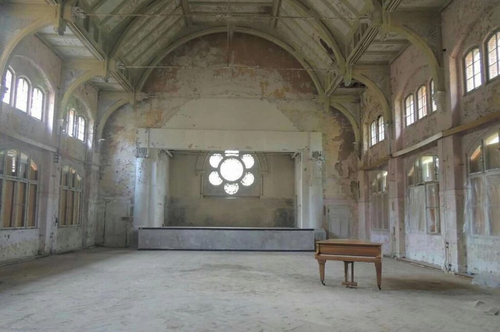 Beelitz-Heilstätten: Os Sussurros na Floresta Alemã