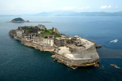 ilha-hashima-o-couracado-fantasma-do-japao