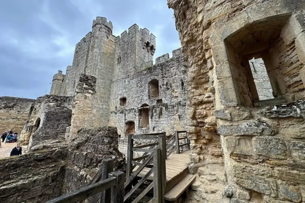 Castelo de Bodiam: Sentinela Medieval na Inglaterra