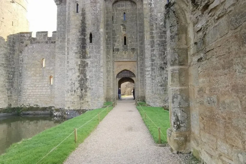 Castelo de Bodiam: Sentinela Medieval na Inglaterra